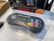 Load image into Gallery viewer, Hori Wireless Fighting Commander / SNES Classic
